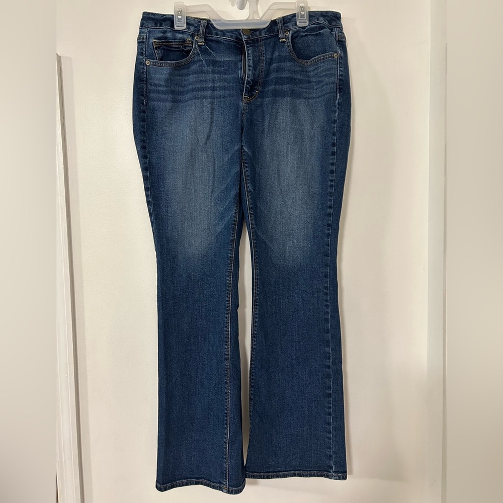 American Eagle Women’s Vintage Boot Cut Jeans. Size 14 Long. 32” Inseam